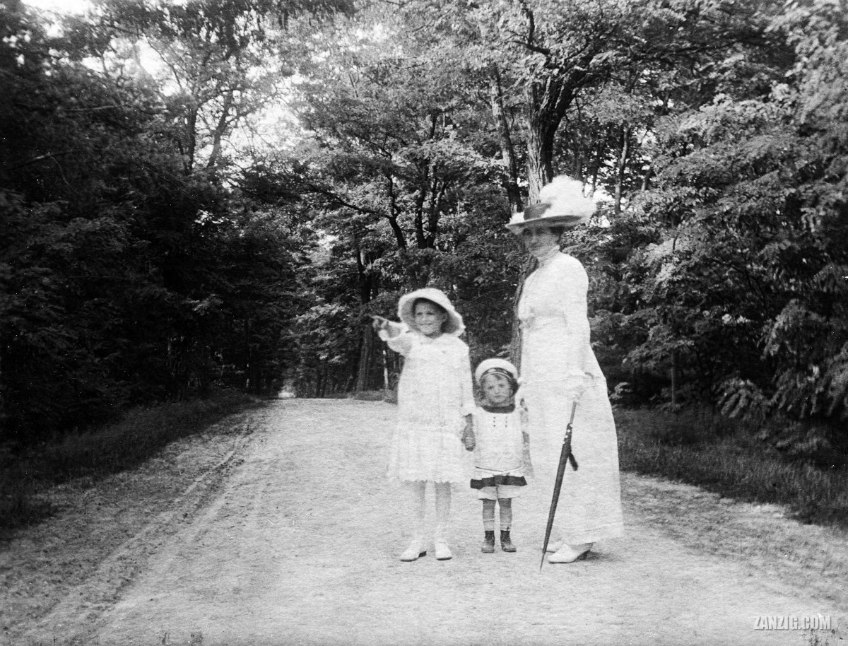 Lady And Two Girls, Torgau, Germany,&nbsp;1916